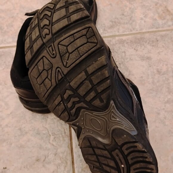 Vionic Black Velcro Sneakers Tabi Size 7 Wide - Picture 3 of 3